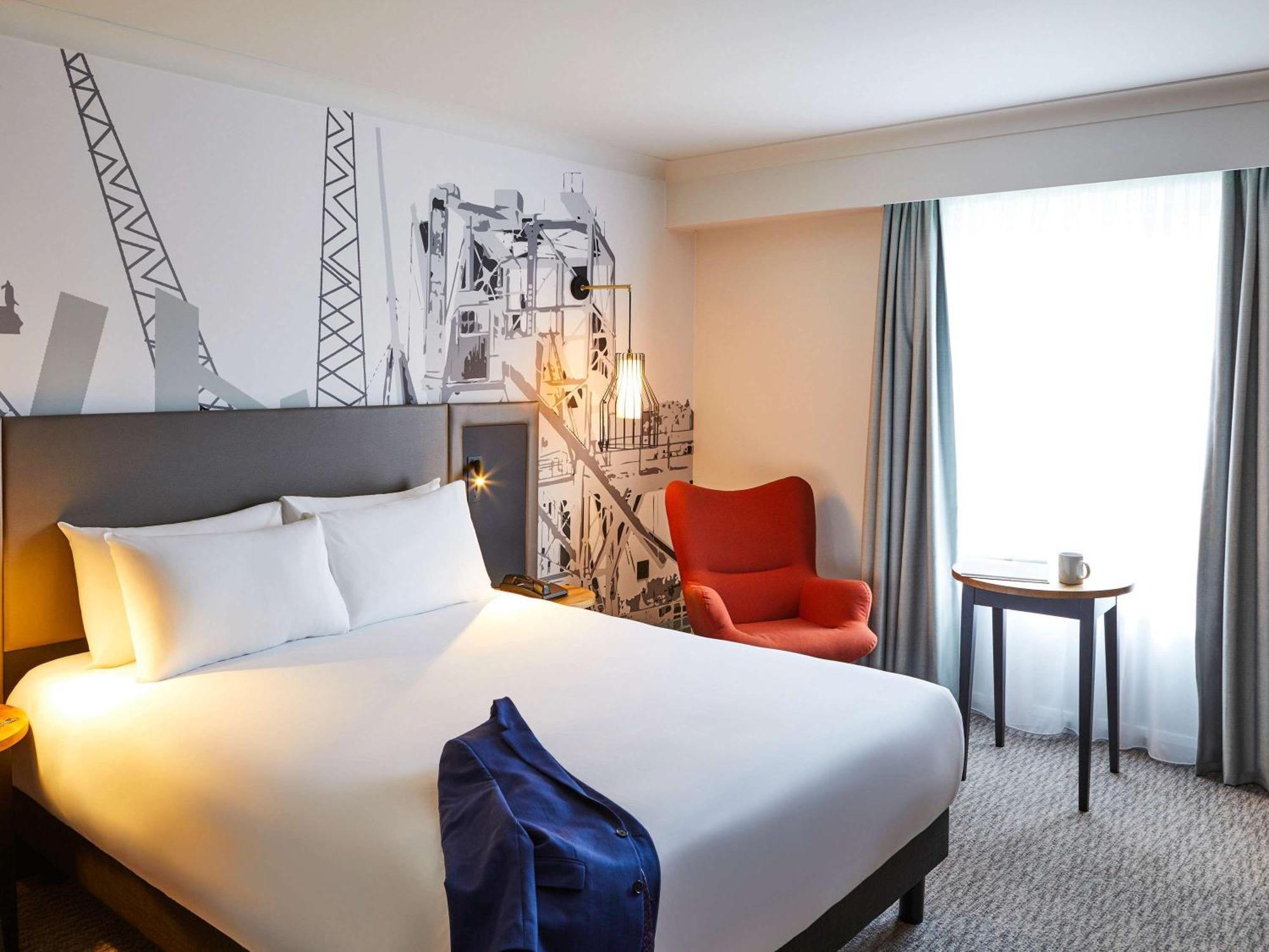 Mercure Cardiff North Hotel Exterior photo